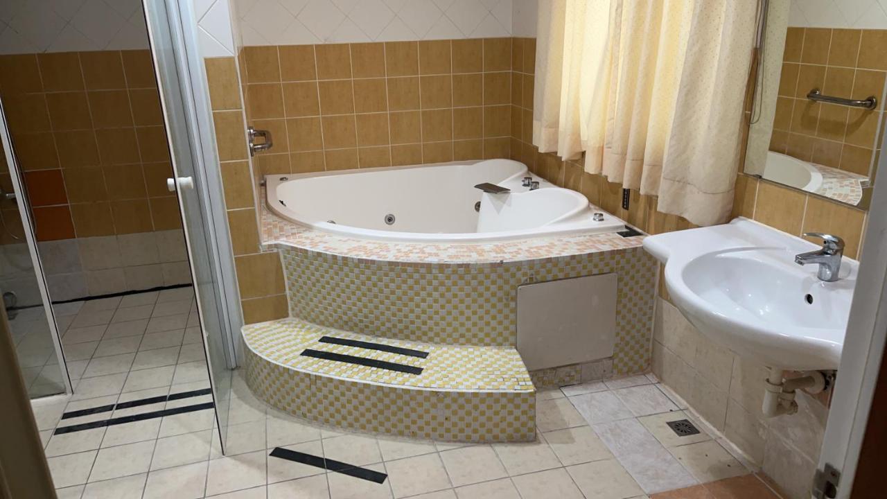 Hua Xiang Motel - Fengshan Cao Hùng Ngoại thất bức ảnh